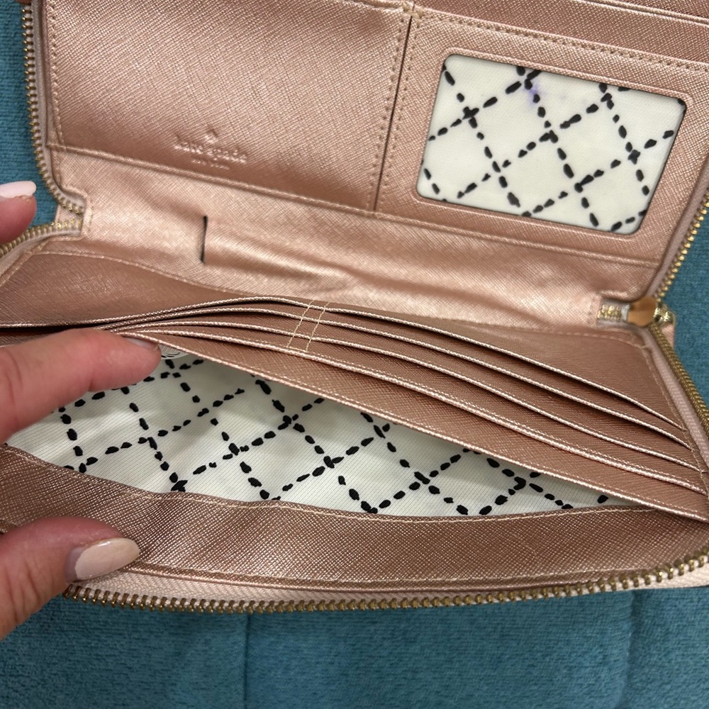 Kate Spade XL Glimmer Metallic wallet. - Picture 3 of 8